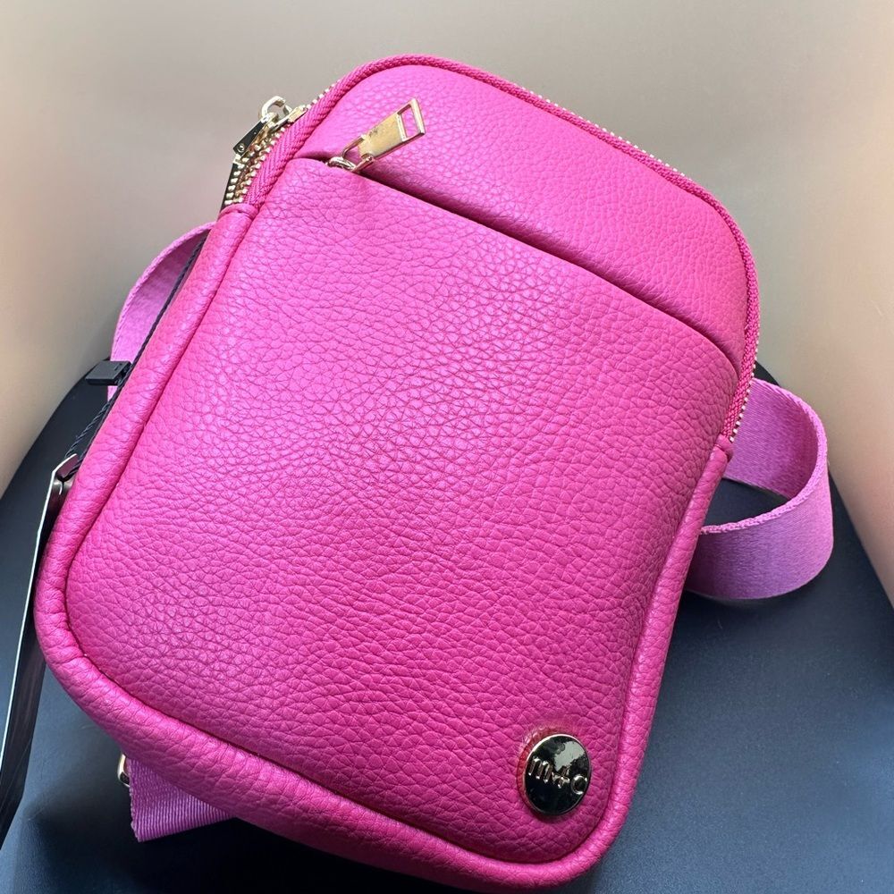 Modern & Chic Pink sling Crossbody pebbled vegan leather Bag NWT 7.75” x 5.5” - Picture 6 of 6